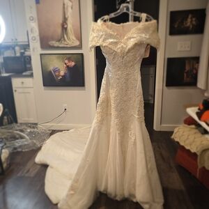 Elegant Off-Shoulder Wedding Dress, 1990s